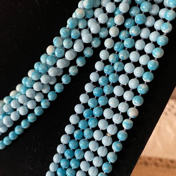 VINTAGE BEADED NECKLACE BLUE CIRCA 1970s - Picture 4 of 10